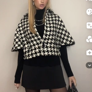 Kappa - Säljer denna skit snygga kappan!😍😍vet ej storlek men passar mig som har S