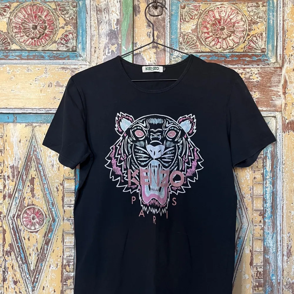 Kenzo t shirt in size L but can be size Small. T-shirts.