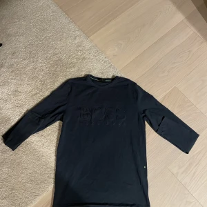 Hugo Boss - Hugo Boss tröja, storlek S. Felfritt skick