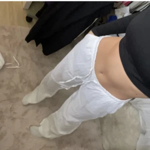 Linnebyxor - Säljer mina linnebyxor i S från hm. Inga fläckar eller märken på. Köpt för 299:- säljer för 150:-. Köparen står för frakten💕