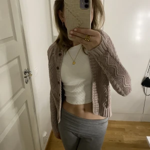 Kofta - Rosa kofta som inte kommer till användning 