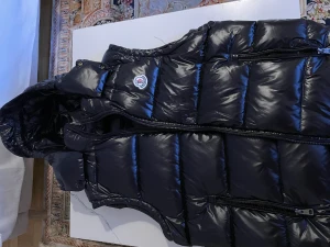 Moncler väst - Helt ny moncler väst, Scan finns!