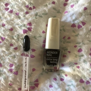 Nagellack  - Säljer alla mina nagellack för jag började med gel. Flera färger finns på min profil. DMa vid frågor, endast seriösa köpare tack! Använd helst köp direkt knappen för att säkerställa att du får ditt paket!
