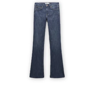 Low waisted jeans - Säljer dessa Low waisted jeans från zara, finns inte att kvar att köpa på Zaras hemsida. Har två stycken ungefär likadana så säljer därför dessa💕