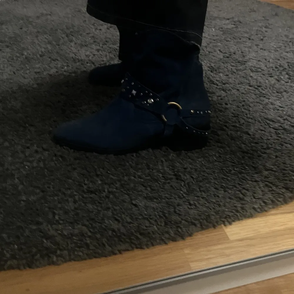 Super fina boots, säljer för att jag har för många boots. Pris kan diskuteras💗💗. Skor.