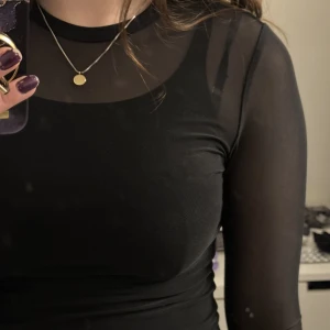 Mesh topp - SUPER FIN mesh topp från H&M asså jag älskar denna men börjar bli för tajt. Inga hål och är i fint skick. 