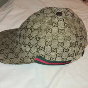 Säljer min keps är för stor för mig  - Säljer min Gucci keps äkta den är för stor för mig kan diskutera om pris kom privat 
