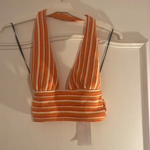 Virkad topp - En somrig flerfärgad virkad topp, aldrig använd och prislappen kvar 