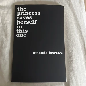 Citat bok - En bok på engelska! Finns en varning för känsliga ämnen (bild 2)!! En bok med små citat på både gott och ont.   Bra och berörande bok. 