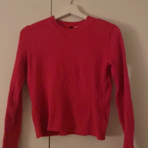 Ribbad tröja - Köpt på secondhand, använd en gång.