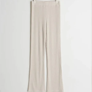 Ribbade byxor  - Jättesköna ribbade byxor. 💞