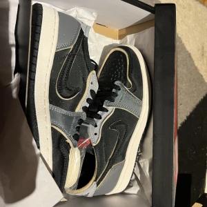 Jordan 1 og ex - Helt ny! Storlek 36. Marknadsvärde 4-15k Pris 2,2k 