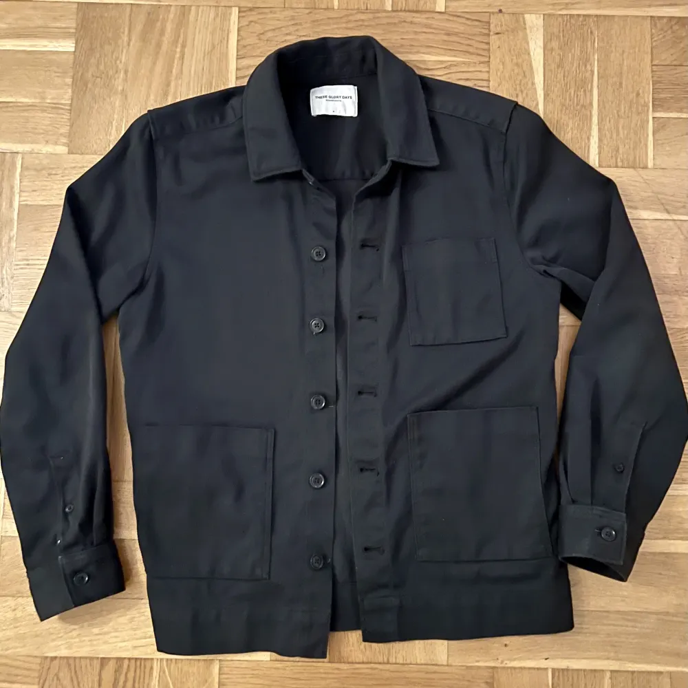 Jacka/overshirt i storlek medium. Jackor.