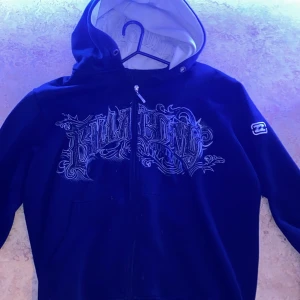 Billabong black y2k zip hoodie - Svart Billabong zip hoodie y2k Nypris 800-950 Tvättas innan Frakt! Passar även S