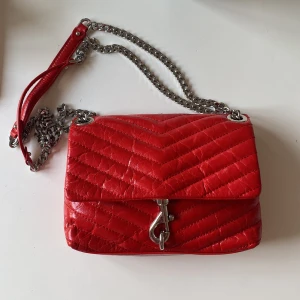 Rebecka Minkoff väska  - Supersnygg Rebecca Minkoff väska. Aldrig använd.  Nypris: ca 2500kr