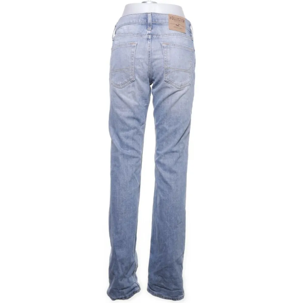 Fina hollister jeans köpta på Sellpy💓Passar mig som har storlek S☺️. Jeans & Byxor.