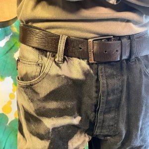 Blekta Rocky jeans  - Ett par Rocky jeans, storlek L. Lite baggy som ni ser på bilden men med ett skärp sitter de som ett smäck! Använda men inget som märks :) Skriv ett dm om du har några frågor!