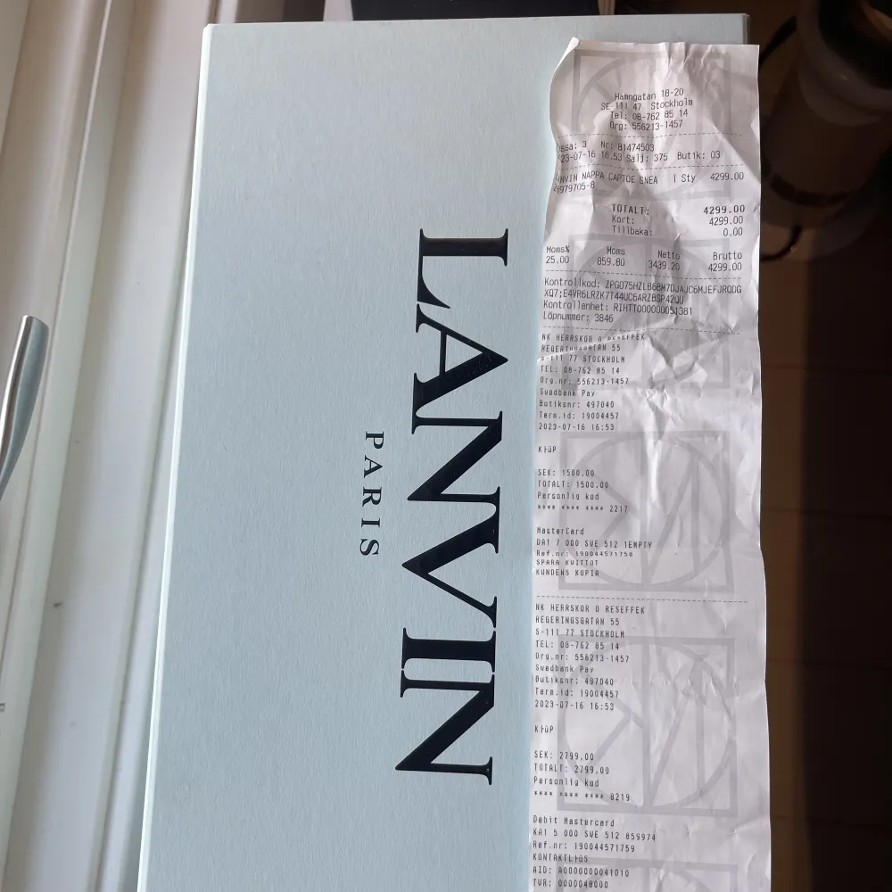 Lanvin skor  Skick 9/10 använda fåtal gånger. Storlek 8 Köpta på nk i somras för 4299kr ,kvitto, box, extra snören medföljer. . Skor.