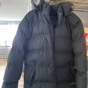 Vinterjacka - Snygg vinterjacka i bra skick! 