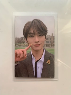 Original LEEKNOW photocard - From GO LIVE album (2020) har två stycken,   | DMa för specifikationer om skick