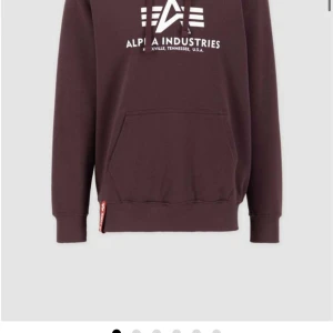 Alpha Industries Hoodie - -Ny pris ca 700kr. -Färg Maroon. -Storlek 14 enligt etiketten. -Aldrig använd. 