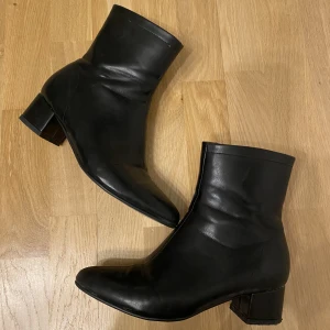 NAKD Ankleboots - Svarta ankleboots från NAKD storlek 37 i fin skick 😊