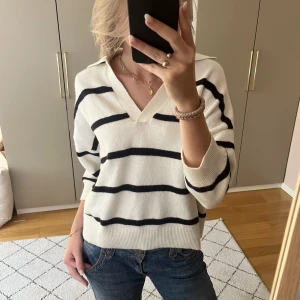 Fin stickad tröja   - Såå fin stickad tröja me trekvarts armar! Super super skön💕💕 nyskick!😁 