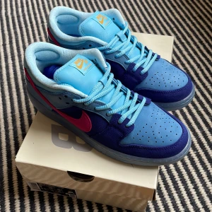 Nike SB Run The Jewels - Skickas helt nya i orginial låda,  Storlek: US men 8 EU 41
