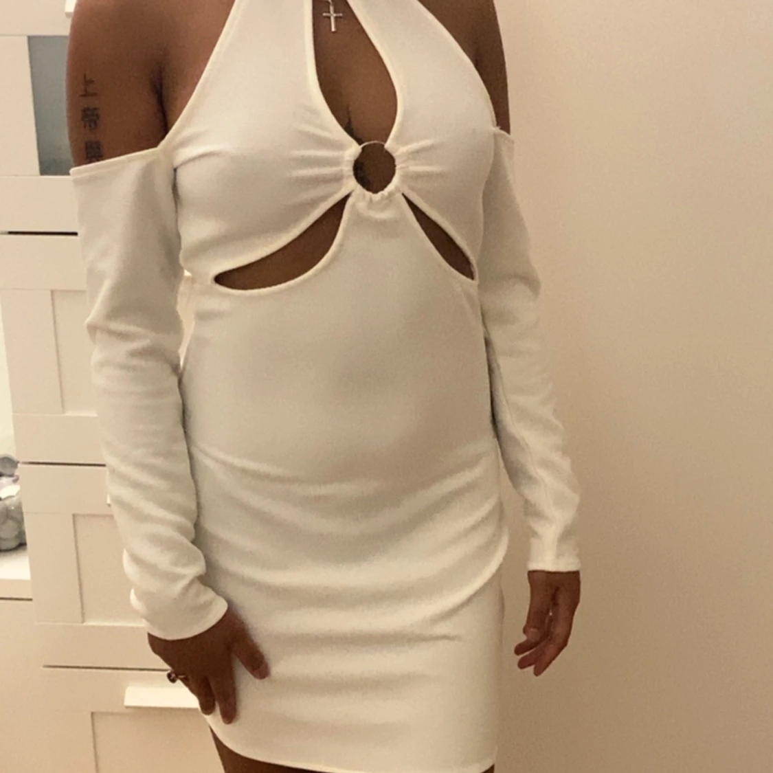 H&M detaljerad klänning - 90