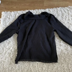 Snygg tröja - Jätte fin tröja, den är lite genomskinlig!