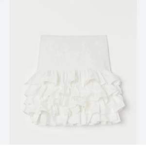 vit volang kjol från H&M super fint skick🙌