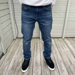 Riktigt fräscha jeans Skick 9/10 Knappt använda Straight fit