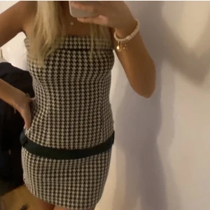 Off shoulder klänning - Supersöt klänning med mönster utan armar 🫶 köpt på Plick men kom inte till användning 💕