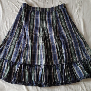 Rutig Kjol - Den perfekta höstkjolen!  Storlek 38