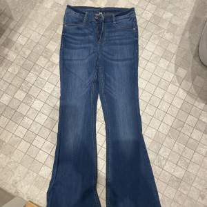 Utsvängda stretch jeans