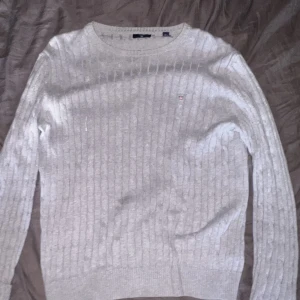 Gant tröja - Skit snygg stickad Gant tröja💯 Köptes för ungefär ett halvår sen men håller väldigt bra skick och är knappt använd 📰💯 