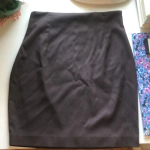 Brun tajt kjol💕 - Så snygg pencilskirt med så fin passform💕