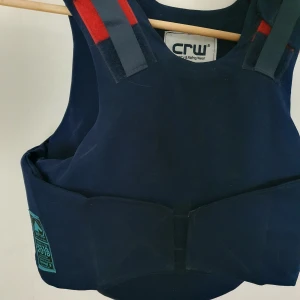 Ridväst - Fin och hel ridväst av bra kbalite för stora barn.