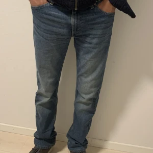 513 Levis Jeans - Levi’s 513 Jeans, Strightleg, skick 10/10,helt ny,W30 L34, Säljer eftersom den är för stor för mig🥂🥂