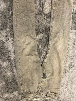 Jack and Jones jeans - Hej, säljer mina Jack and Jones jeans, jeansen är använda men fortfarande i ett bra skick, 8/10. Lite skavanker men inget som syns! Priset kan diskuteras!