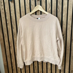 H&M tröja st.M - Säljer en tröja från H&M i storlek M. Fint skick. 