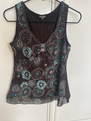 Vintage linne med stenar - Så coolt vintage linne som är i bra skick och i storlek 40 men passar jättebra på mig som har s/m