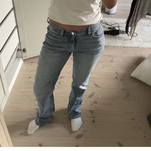 Jeans - Säljer dessa lågmidjade jeansen från weakday! (Säljs inte längre)