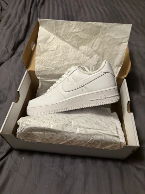 Nike Air Force 1 '07 stl 44 - Helt nya, storlek 44. Snabb frakt.