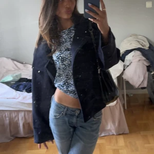 Blå kappa - Helt slutsålt kappa från Gina tricot som är oanvänd!💕