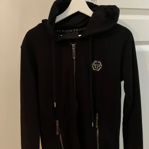 Philip Plein  - Pp kofta. Knappt använd. Äkta. Storlek S.