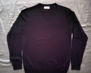 Jack & Jones långärmad tröja - Mörk Blå Jack&Jones långärmad tröja  Helt ny oanvänd  Lila färgen finns inte på riktigt den är bara med på bilden  Köpte för 600kr