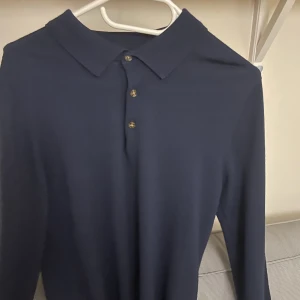 Riktigt fet tröja från john Henric  - Nypris omkring 800, använd max 2-3 gånger