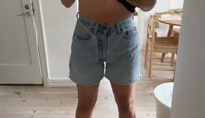 Vintage Levis shorts - Vintage Levis shorts. Passar en stl 27-30 beroende på hur man vill att dom ska säga. Så en person i stl S-M.