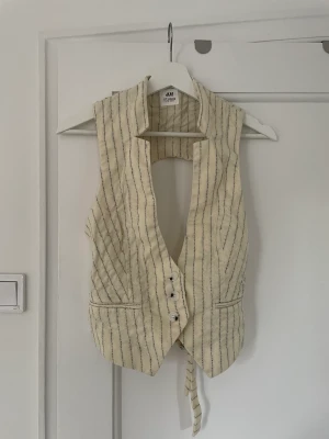 H&M studio 2016 - Väst från H&M studio 2016, storlek 38